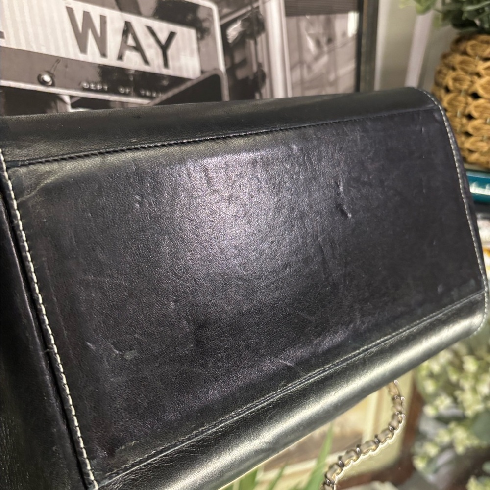 CHANEL Black and Cream Shoulder Bag - Picture 5 of 16